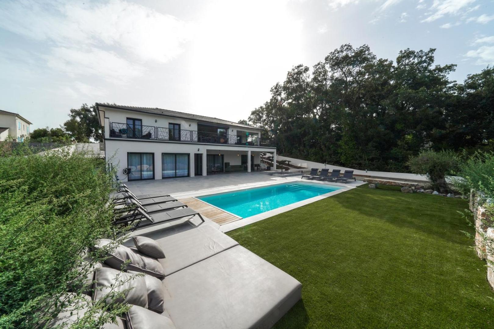 Tres Belle Villa A Ghisonaccia Avec Piscine Chauffee Exterior photo